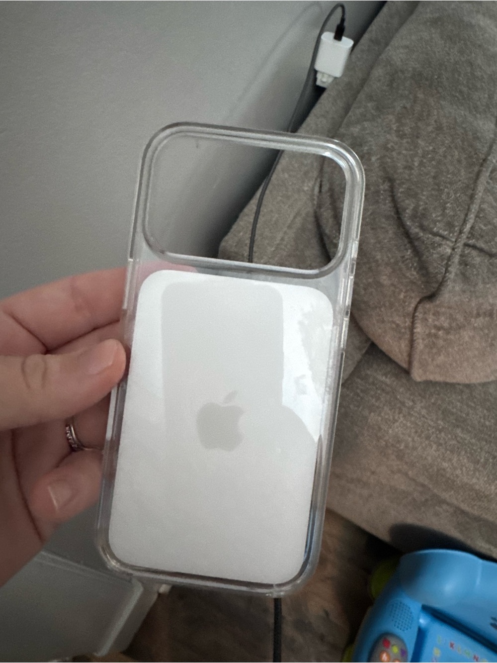 Apple Clear iPhone MagSafe Case with White MagSafe Pack 17Pro